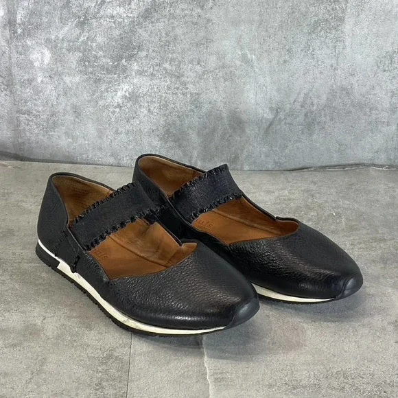 Gentle Souls By Kenneth Cole Women's Black Leather Luca Ruffled Strap Flats SZ 6